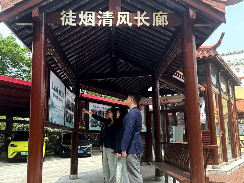 1718093333156605.jpg 1、青年员工参观清风长廊.jpg